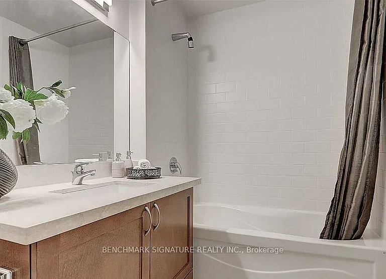 1 Upper Duke Cres #901 — Photo 18