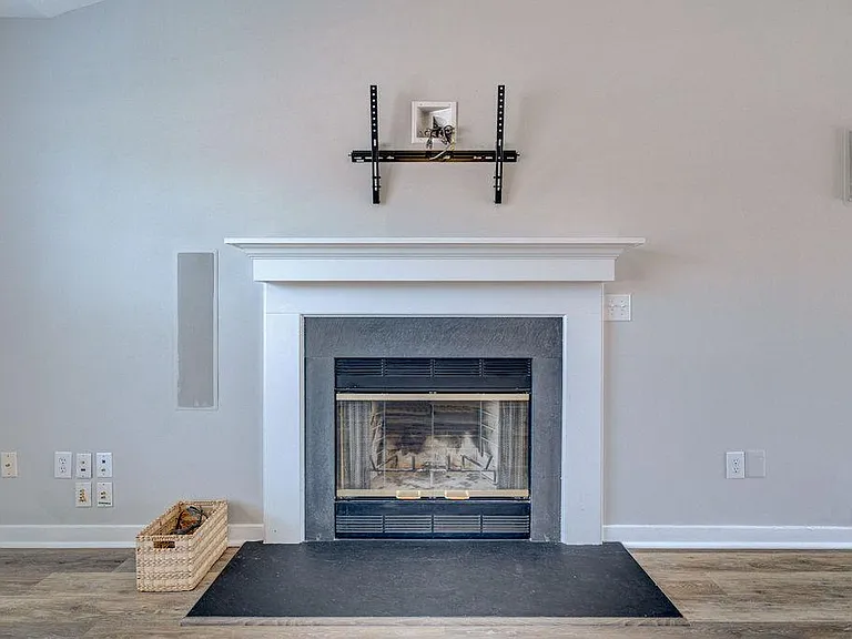 305 Hixon Pl — Photo 17