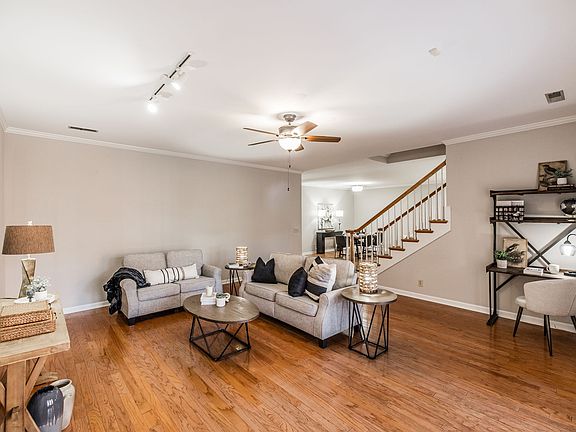 5th image of 113 Golf Club Ln APT 13