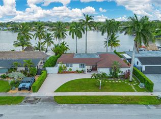 17931 NW 85th Ave, Hialeah, FL 33015