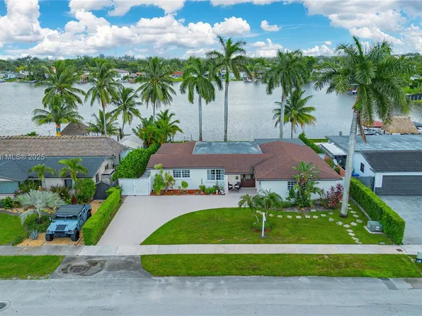 17931 NW 85th Ave, Hialeah, FL 33015