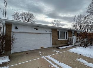 2129 Sunset Dr, Freeport, IL 61032
