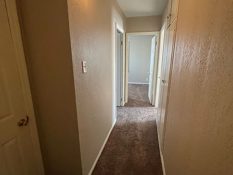 1236 Scott Ave — Photo 7