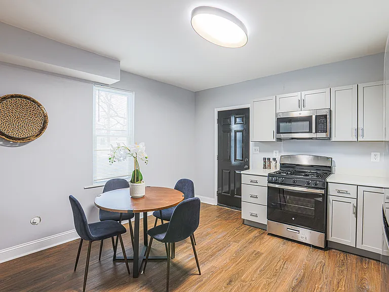 9 Glenmore Ave — Photo 17