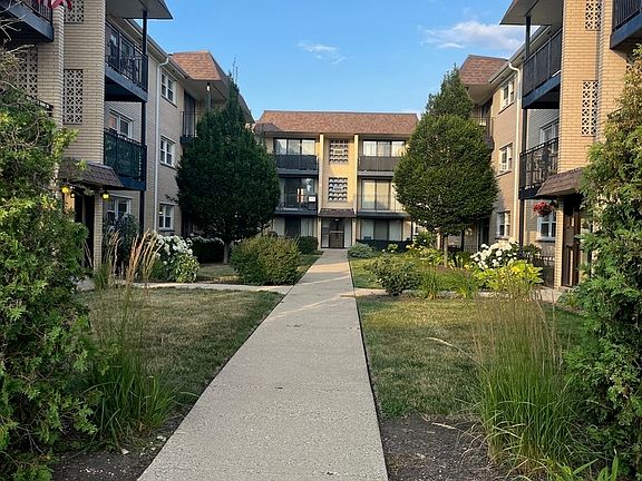2nd image of 6551 N Harlem Ave APT 2S