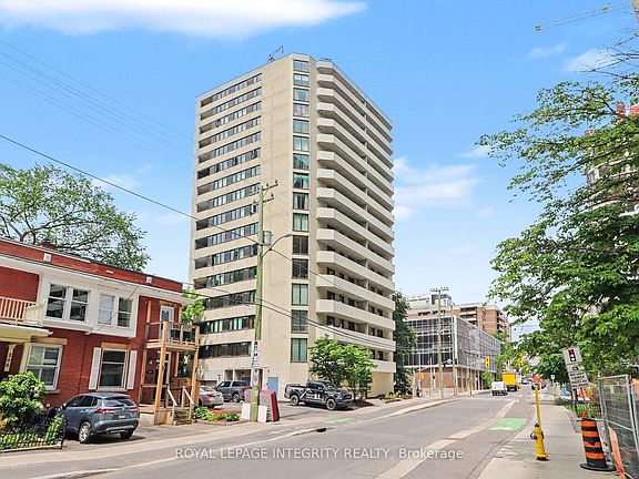 2nd image of 200 Bay St S #102