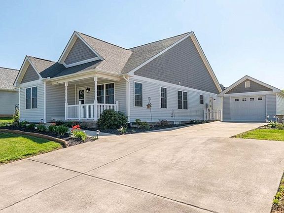 Tons of parking space! 