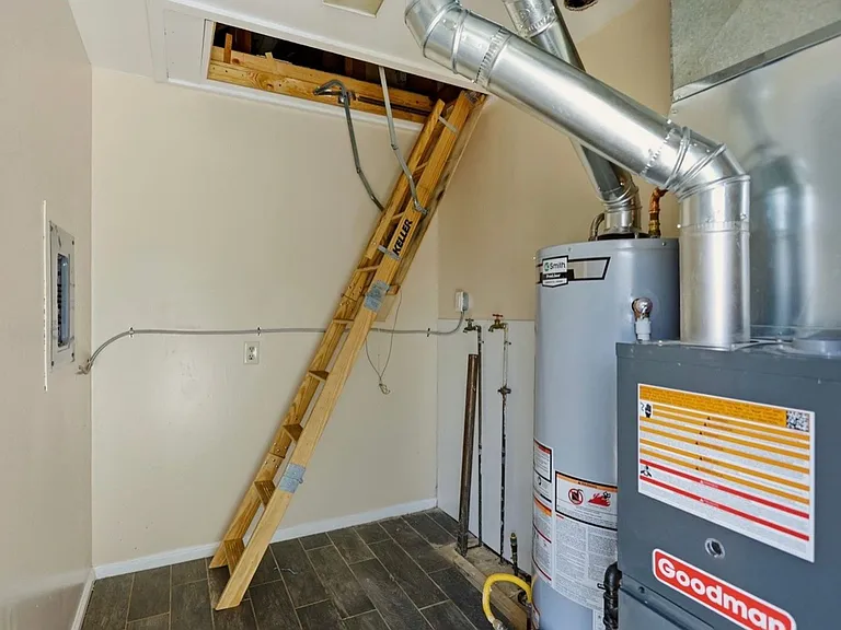 2020 Thorne Pl — Photo 11