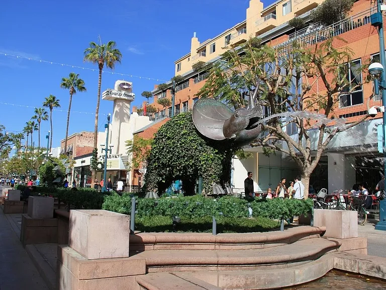 Residences on 3rd Street Promenade — Photo 44
