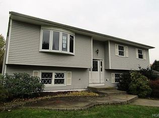 4 Peace Dr, Middletown, NY 10941