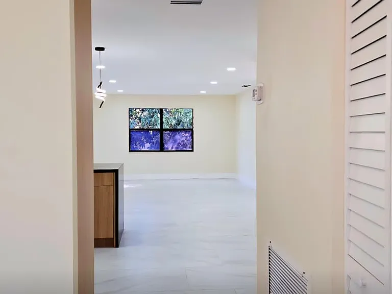 11516 SW 54th St — Photo 31