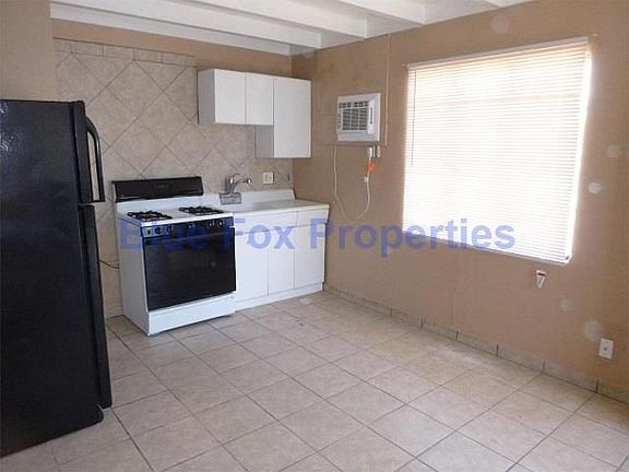 5th image of 407 W Columbia St