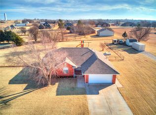 8 Briscoe Dr, Tuttle, OK 73089