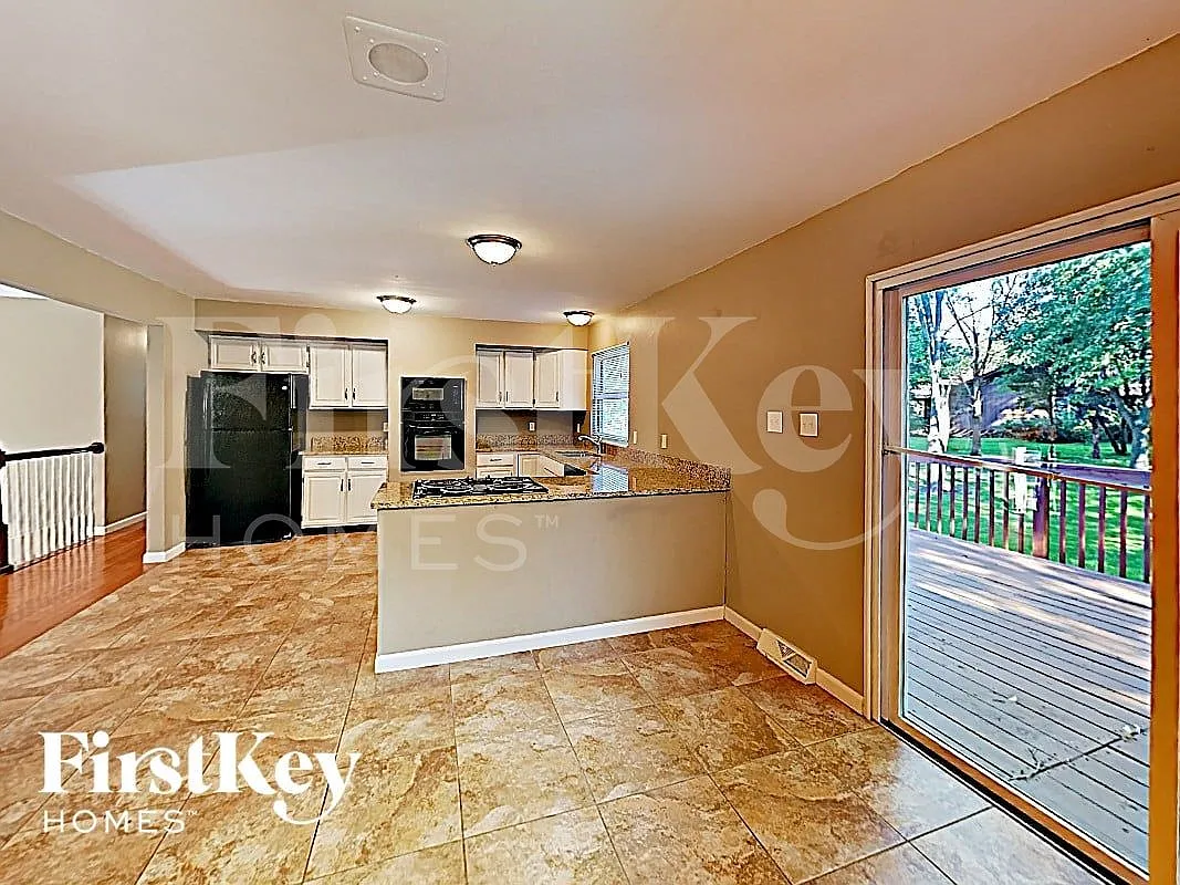 3 bed, 2.5 bath, 1624 sqft, $2,715 — Photo 4
