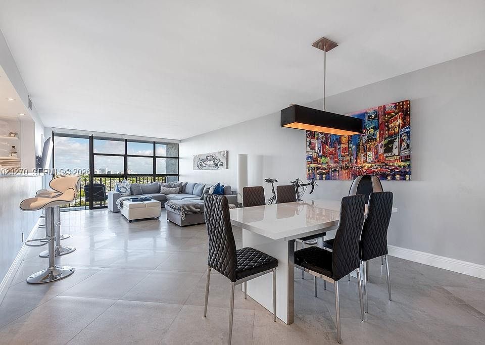 1st image of 600 Parkview Dr APT 829