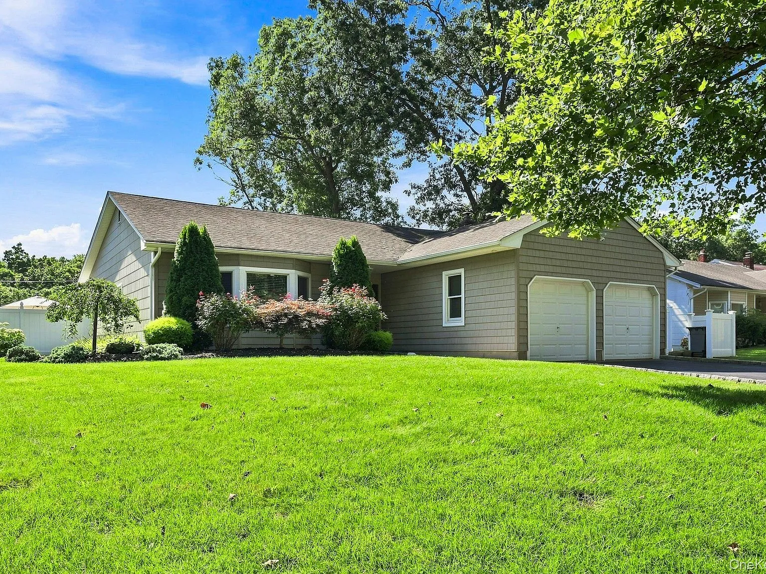 4 bed, 2.0 bath, 2276 sqft, $4,600 — Photo 1