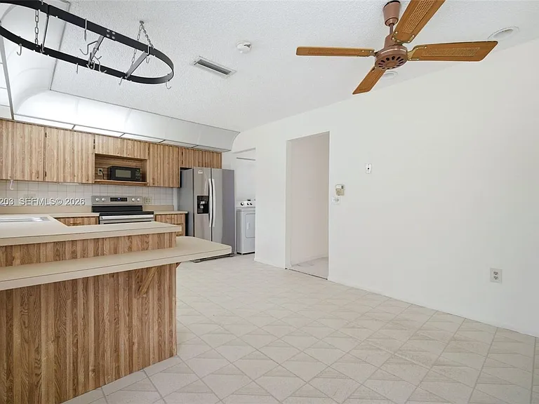 920 NW 92nd Ave — Photo 9