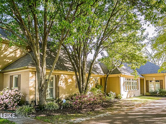 2nd image of 304 River Bend Dr