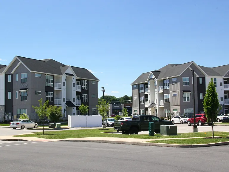 Park West Apartments — Photo 15