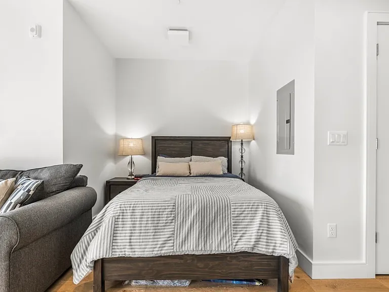 420 W Broadway #302 — Photo 10