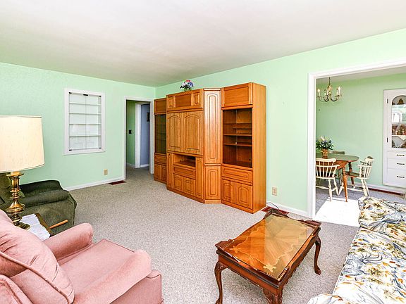 5th image of 3829 Creston Dr