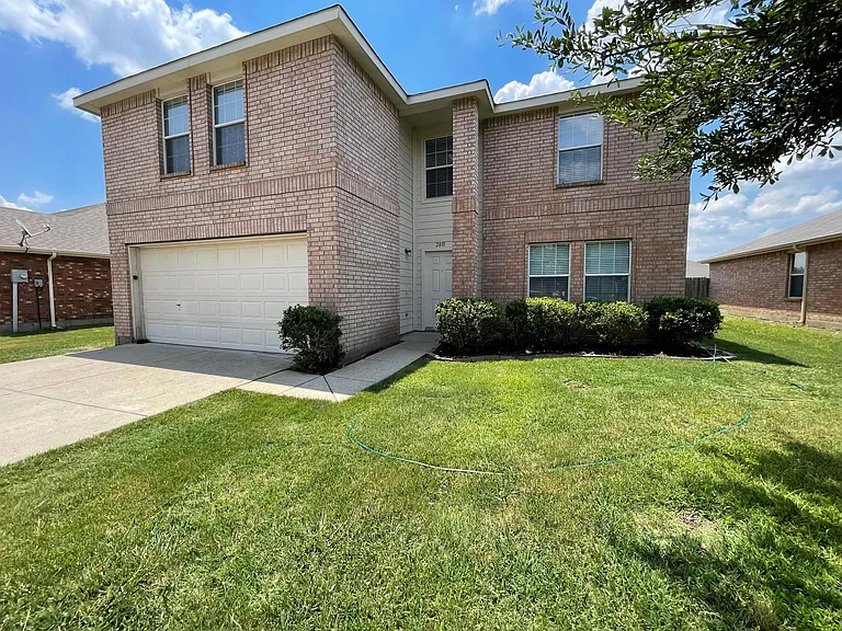 2801 Mockingbird St — Photo 1