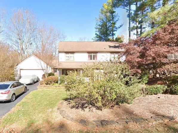 615 Lake Vista Dr, Forest, VA 24551