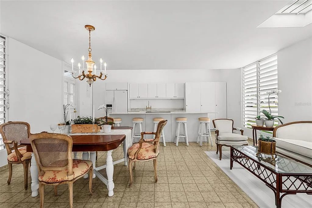 4 bed, 2.0 bath, 1800 sqft, $3,000 — Photo 4