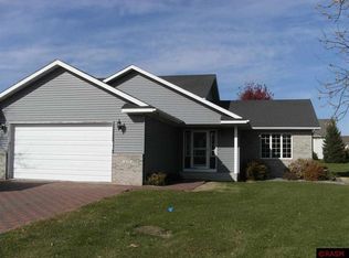 429 Southbrook Cir, Mankato, MN 56001