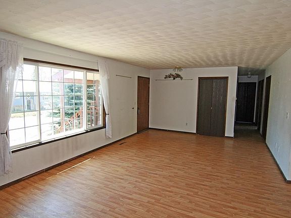2nd image of 117 E Circle Dr