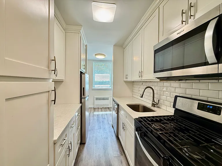 4727 Little Neck Pkwy #L4 — Photo 7