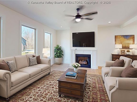 4th image of 27 Waterside Cir