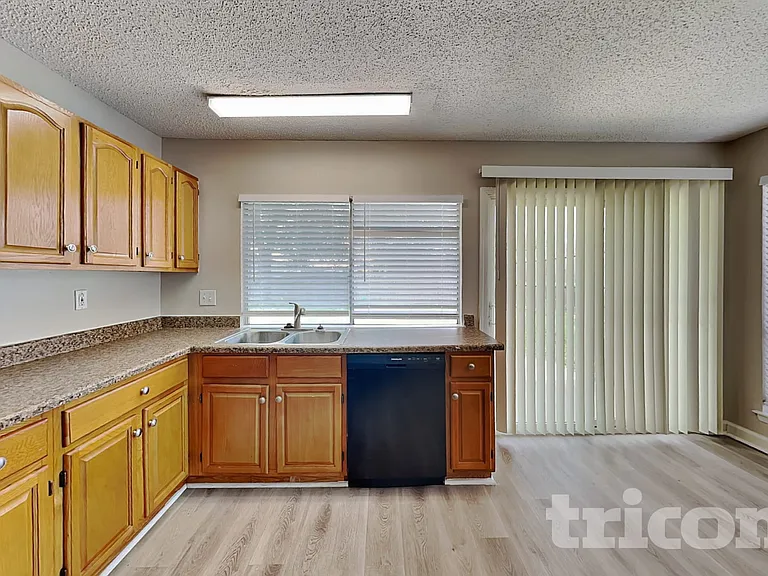 7326 Glen Trl — Photo 4