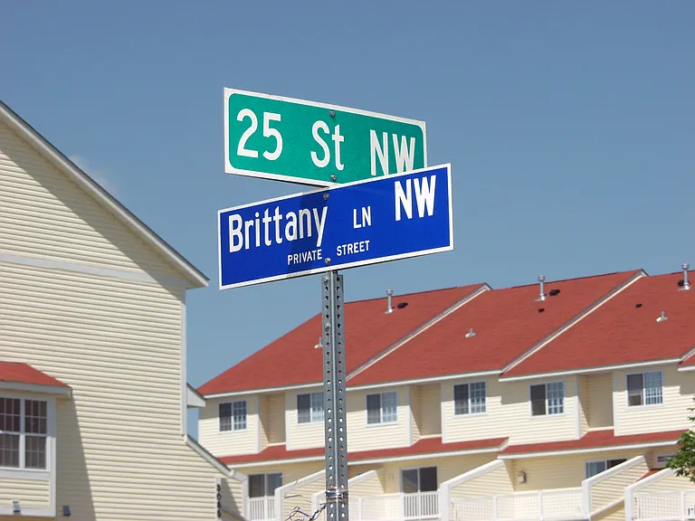 The Brittany's Apartments and Townhomes — Photo 8