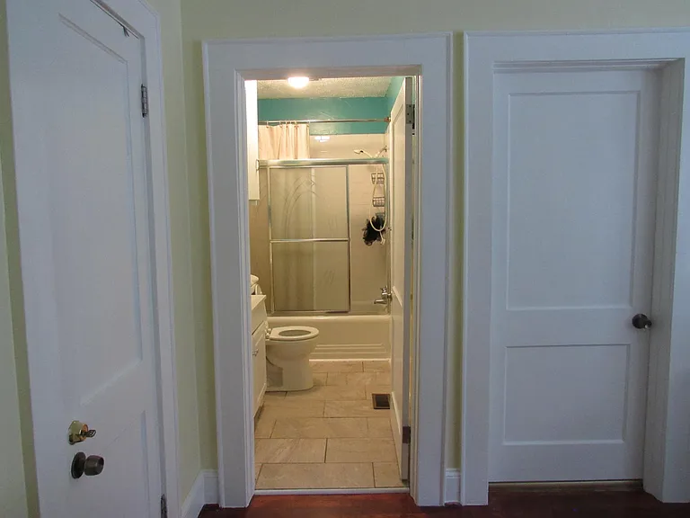 705 W Markham Ave #B — Photo 5