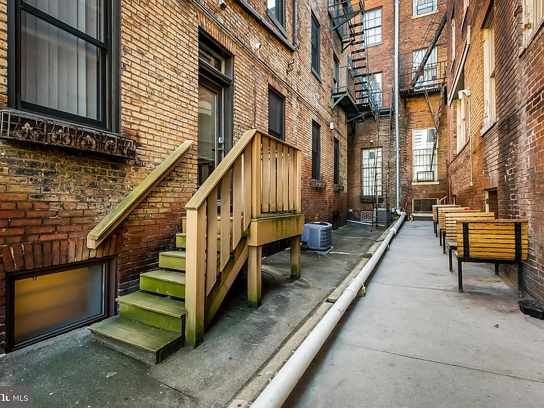 18 E Madison St #4 — Photo 38