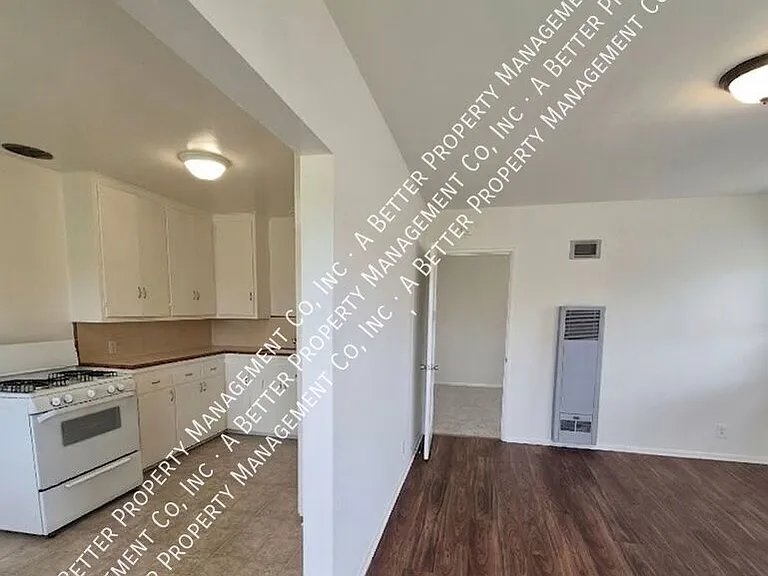 4547 E 14th St — Photo 1