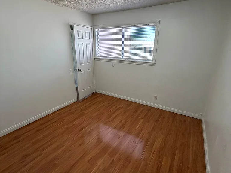 2236 E Desert Inn Rd — Photo 15