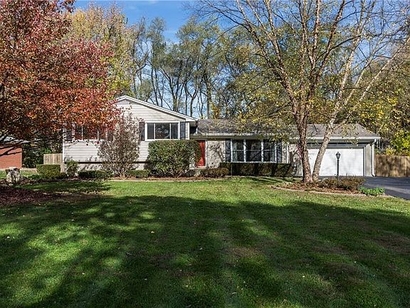 2nd image of 1418 Oakwood Trl