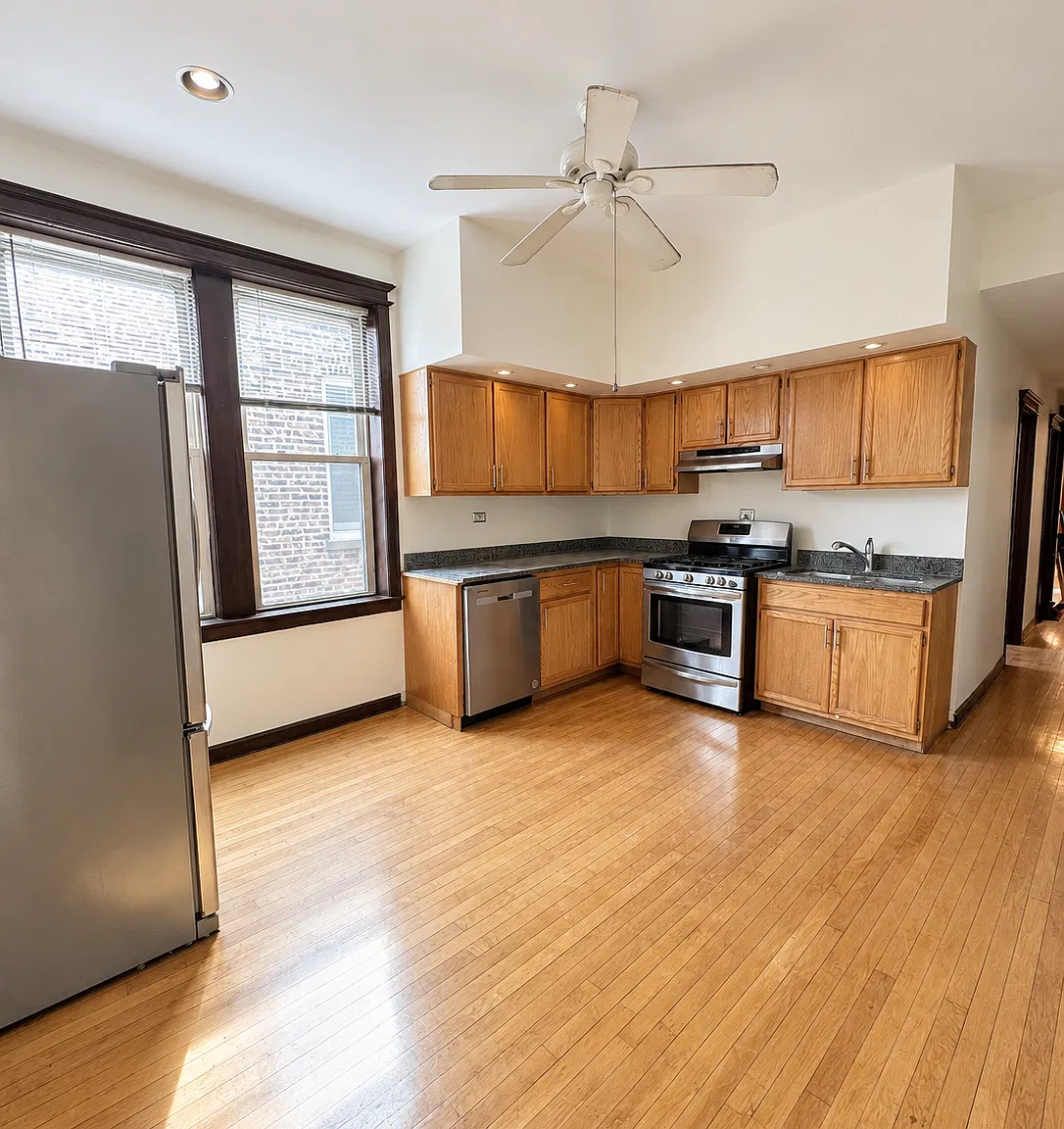 3 bed, 1500 sqft, $2,995 — Photo 4