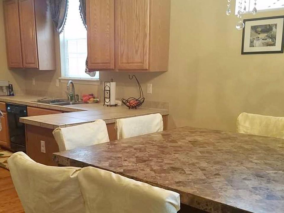 Kitchen and dinette