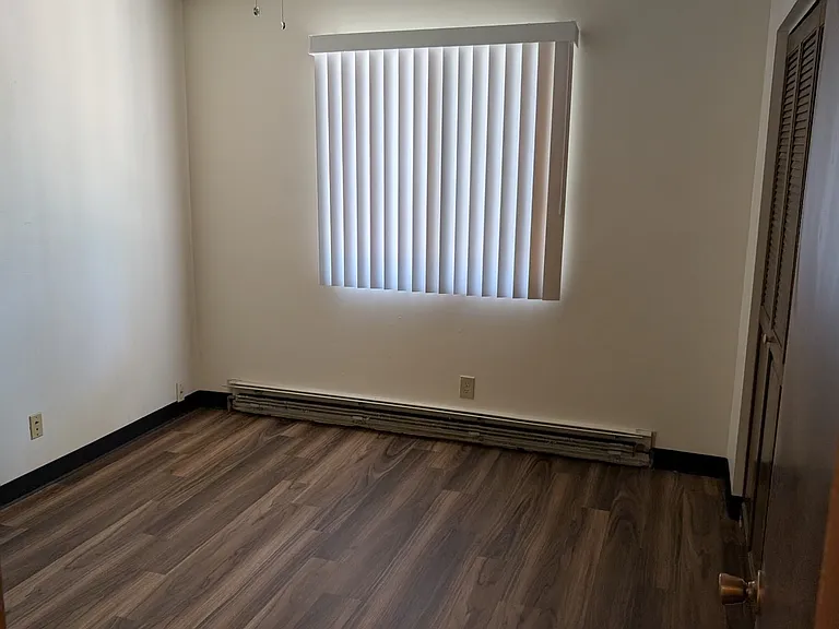 Chateau Apartments — Photo 13