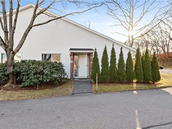 892 Halifax Dr, Warwick, RI 02886