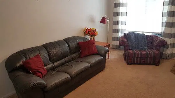 4 bed, 2012 sqft, $1,100 — Photo 3