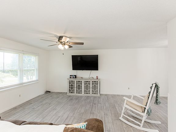 5th image of 3409 Cedar Ln