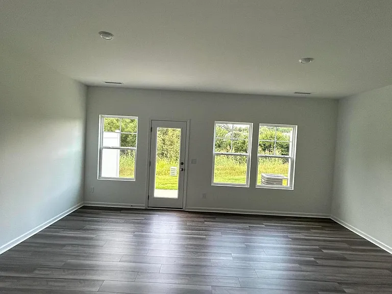 503 Fran Dr — Photo 4