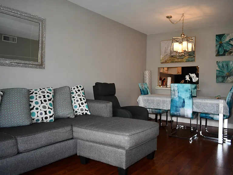 2721 Garden Dr N #202 — Photo 2