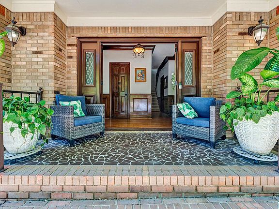 2nd image of 3005 Lenox Cir