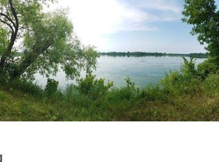 7482 Peltier Lake Dr, Lino Lakes, MN 55038