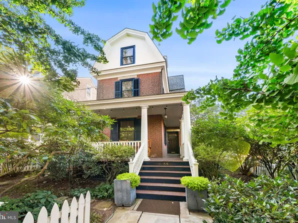 35 E Gravers Ln, Philadelphia, PA 19118